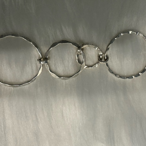 Sterling Silver .925 Interlocking Hammered Circle bracelet NEW - Picture 2 of 4